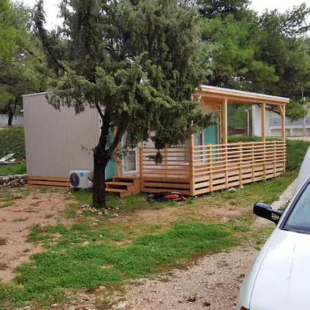 펜션 2 Bedrooms At Zivogosce 200 M Away From The With Furnished Garden And Wifi *